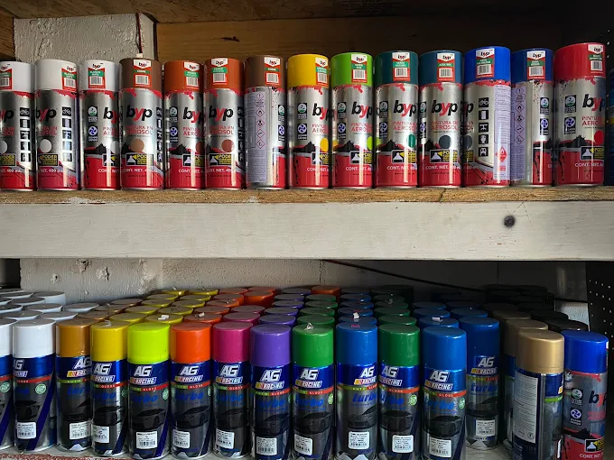 Pinturas en aerosol de varios colores